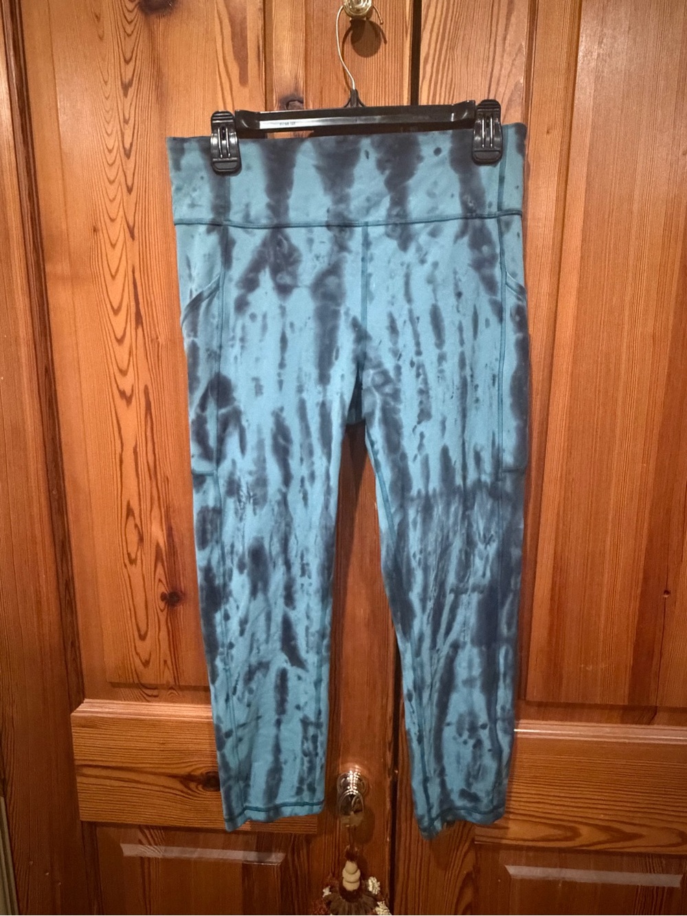 lululemon athletica Teal and Black Tie-Dye Cropped Leggings